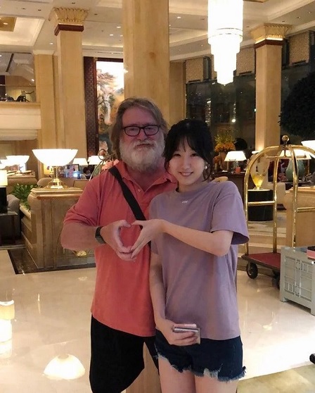 gabe newell wife